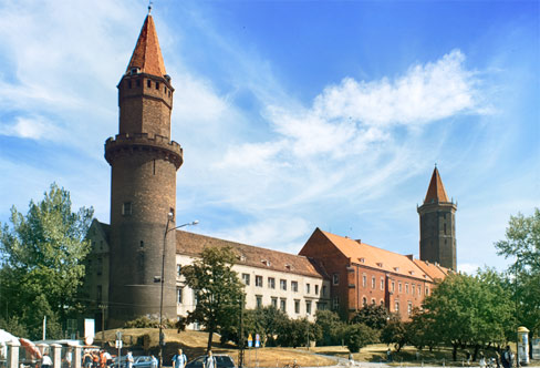 Frontowe zdjęcie zamku Legnica