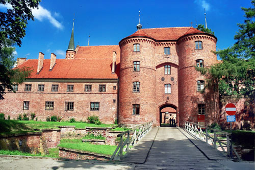 Frontowe zdjęcie zamku Frombork