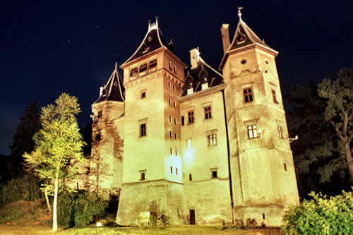 Frontowe zdjęcie zamku Gołuchów